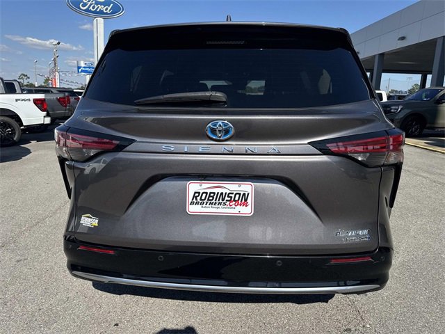 Used 2021 Toyota Sienna Platinum image 6