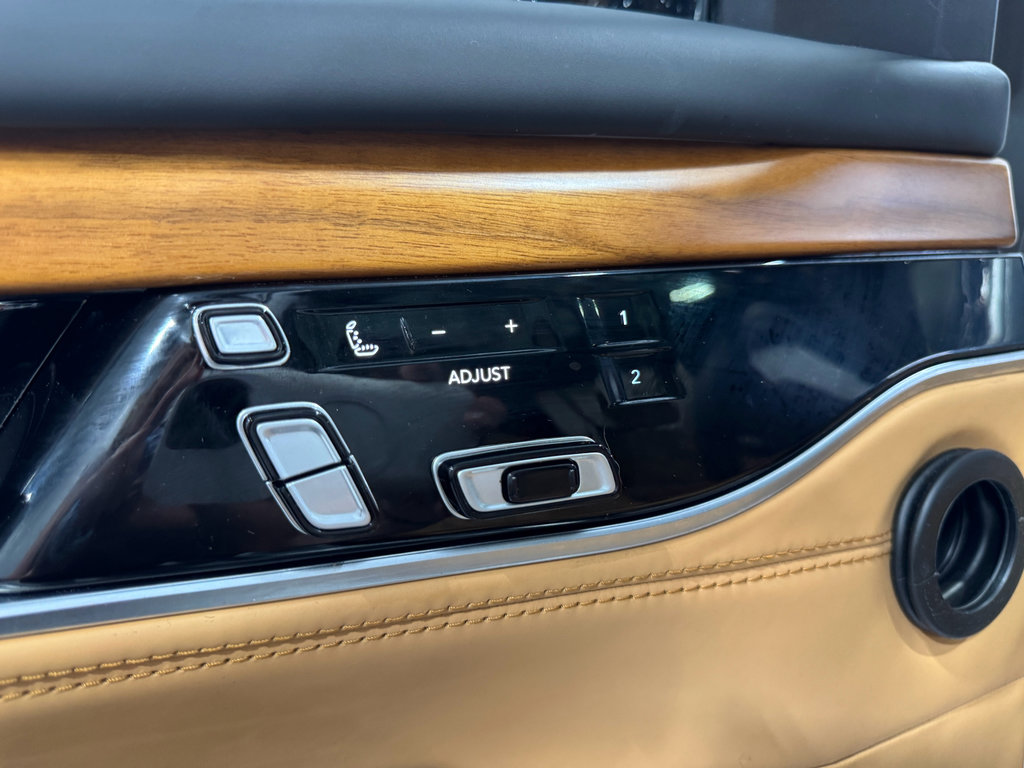 Used 2022 Jeep Grand Wagoneer Series III w/ Rear Seat Video Group 1 image 35