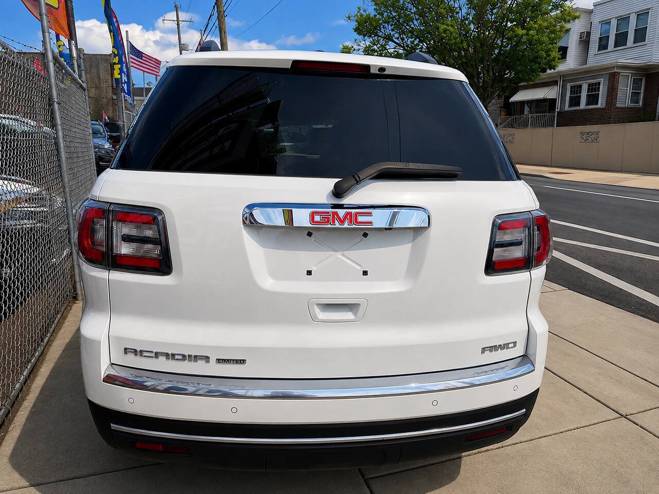 Used 2017 GMC Acadia Limited SLT AWD/4WD image 4