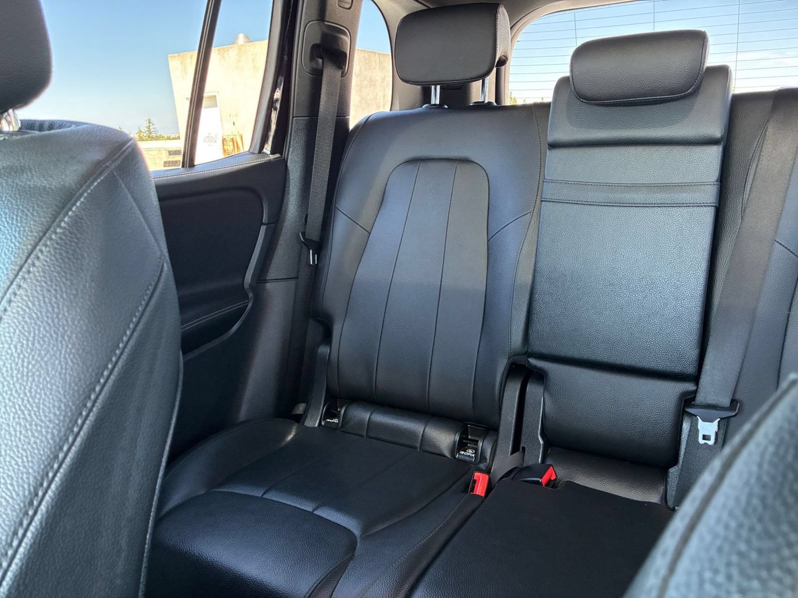 Used 2025 Mercedes-Benz GLB 250 4MATIC image 41