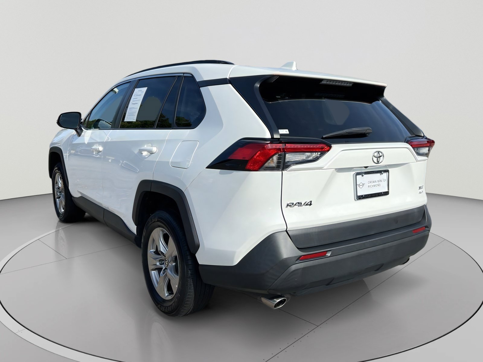 Used 2022 Toyota RAV4 XLE w/ Convenience Package AWD/4WD image 3