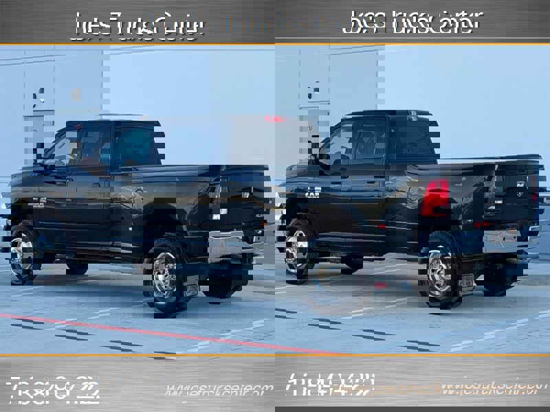 Used 2017 RAM 3500 Tradesman w/ Chrome Appearance Group image 4