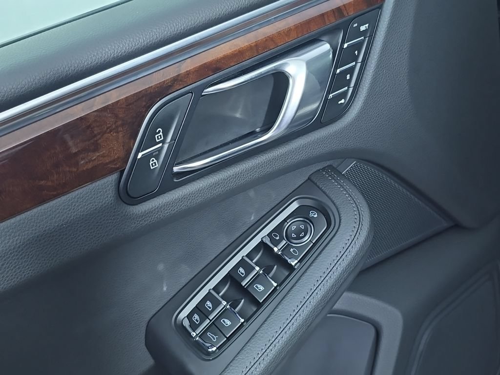 Certified 2023 Porsche Macan Turbo AWD/4WD image 16