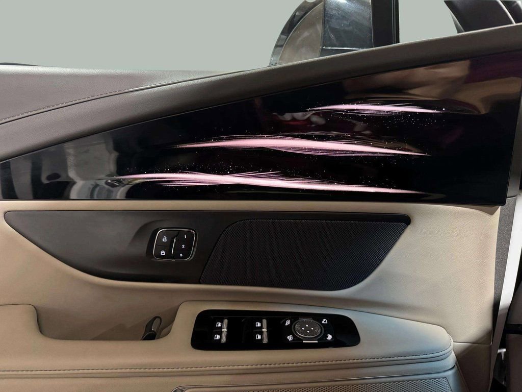 Certified 2024 Lincoln Nautilus Reserve image 10