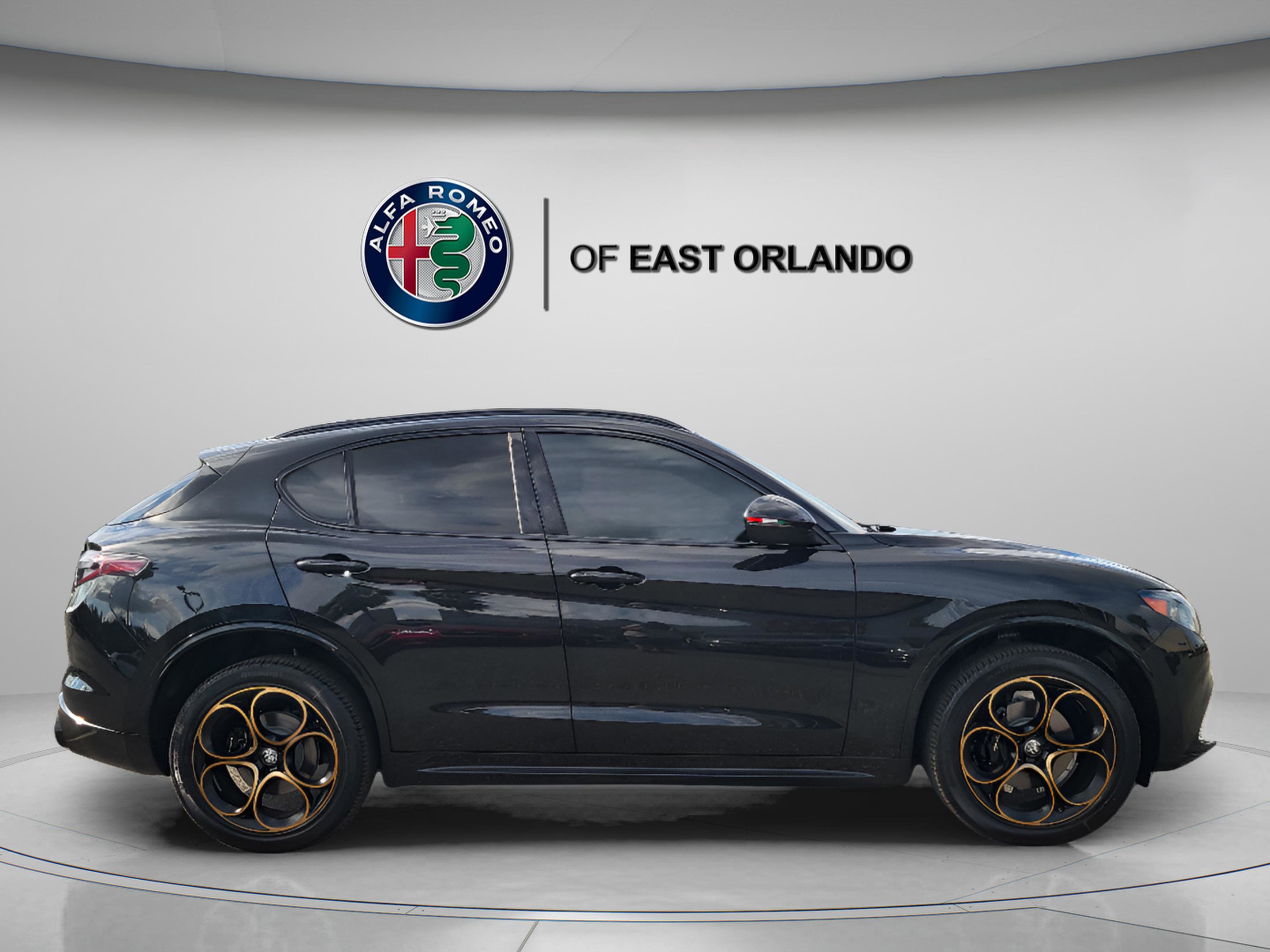 New 2025 Alfa Romeo Stelvio Sprint image 9