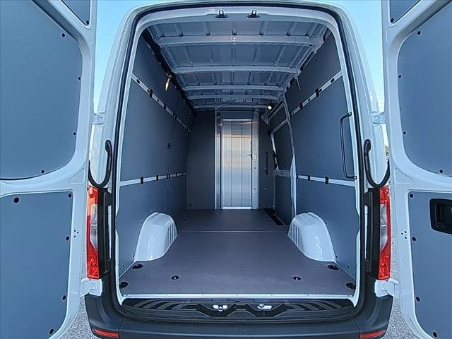 New 2025 Mercedes-Benz Sprinter 2500 image 10