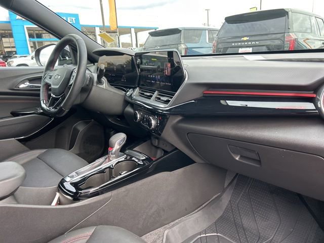 Certified 2025 Chevrolet Trax RS image 31