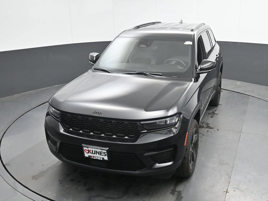 Used 2023 Jeep Grand Cherokee Altitude AWD/4WD image 33