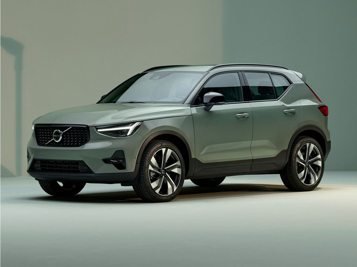 Used 2024 Volvo XC40 B5 Ultimate w/ Climate Package