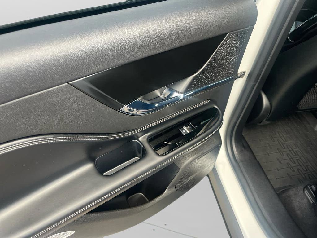 Used 2023 Lincoln Corsair Reserve w/ Jet Appearance Package image 24