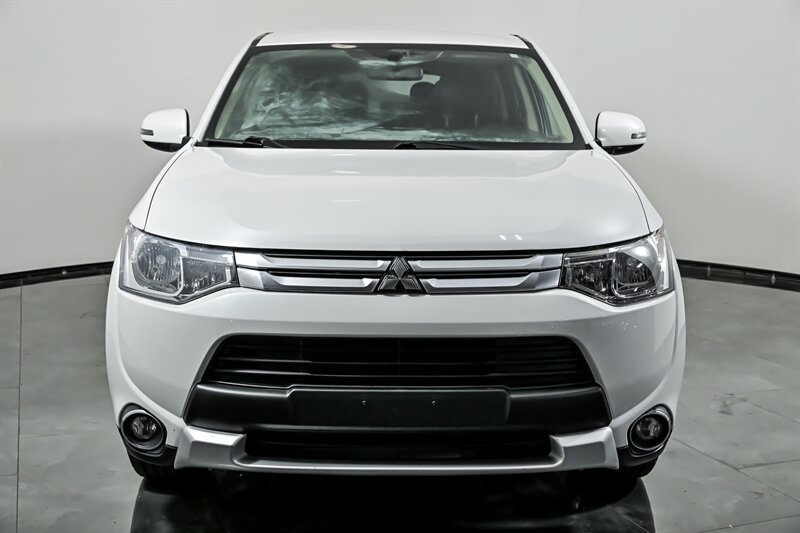 Used 2015 Mitsubishi Outlander SE AWD/4WD image 4