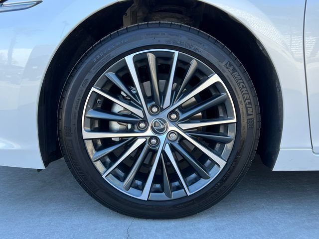 Used 2025 Lexus ES 300h w/ Premium Package FWD image 11