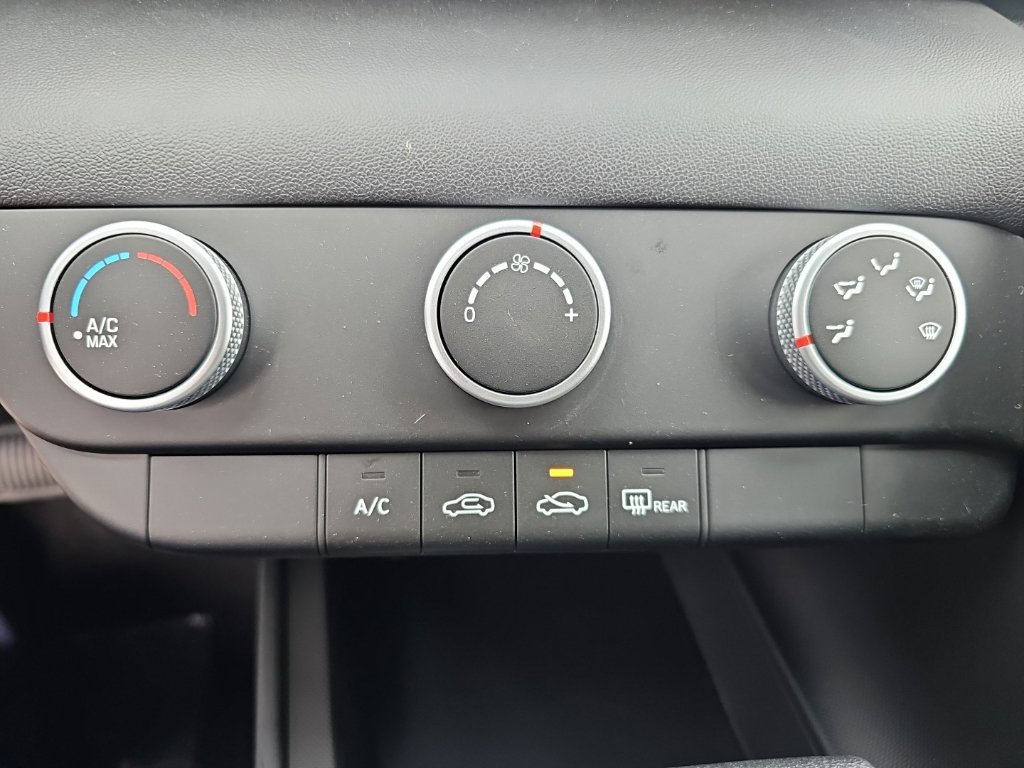New 2026 Hyundai Elantra SE FWD image 19