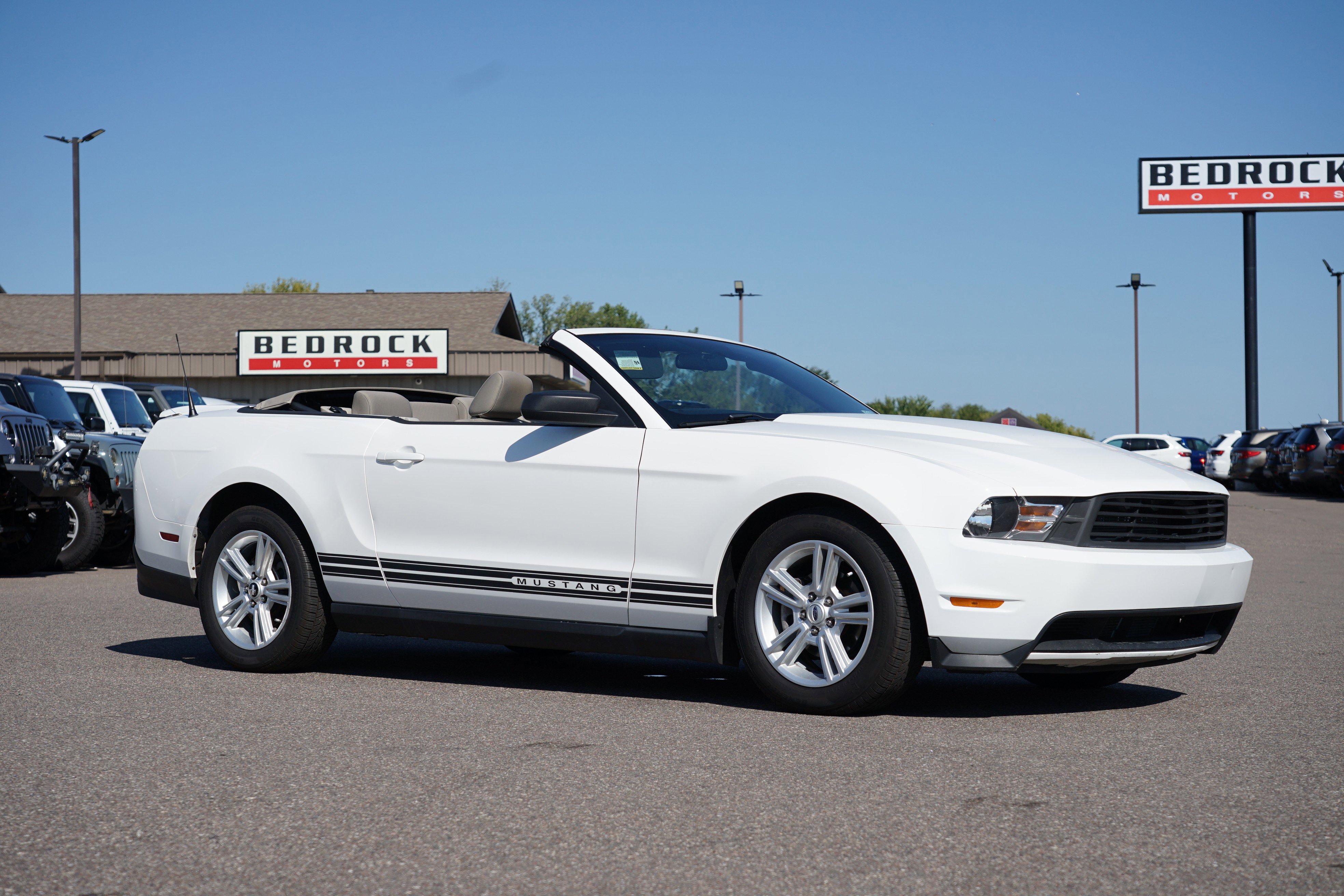 Used 2010 Ford Mustang Convertible image 2