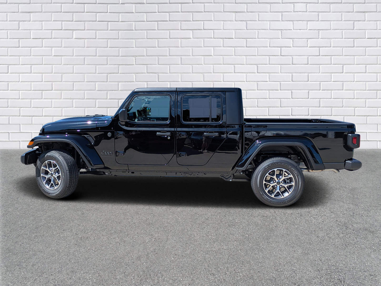 New 2025 Jeep Gladiator Sport image 2