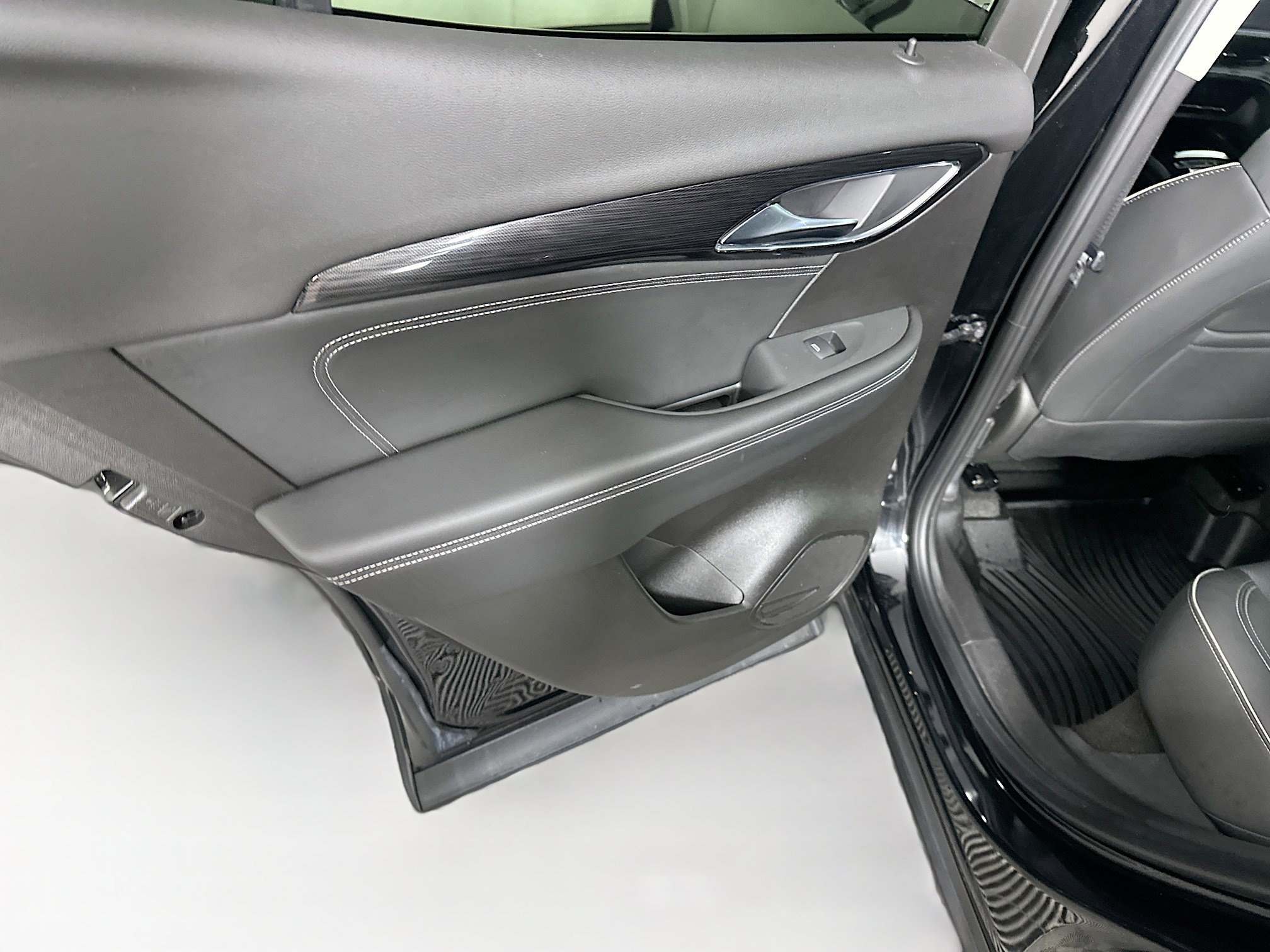 Used 2023 Buick Envision Essence FWD image 26