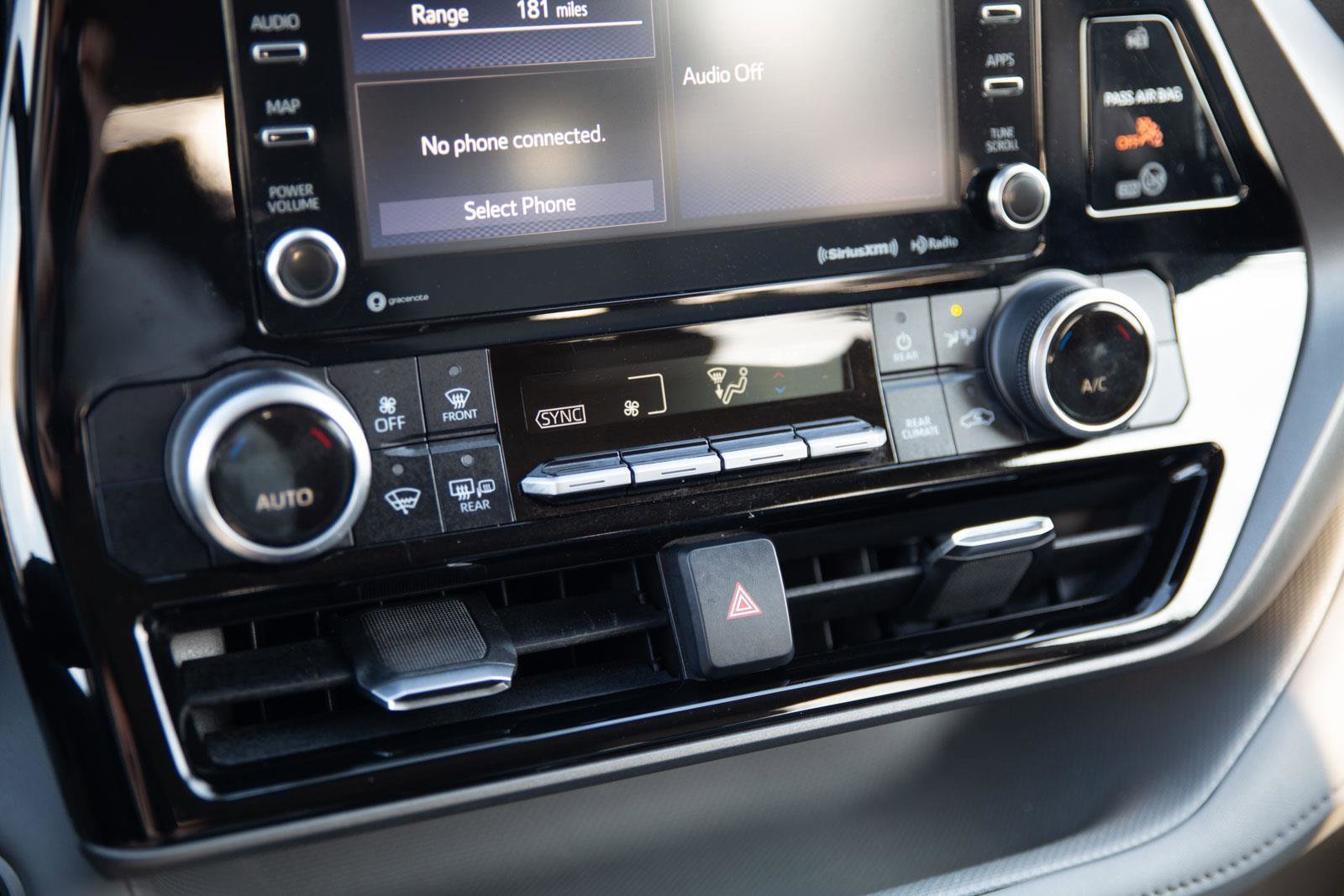 Used 2020 Toyota Highlander LE image 15