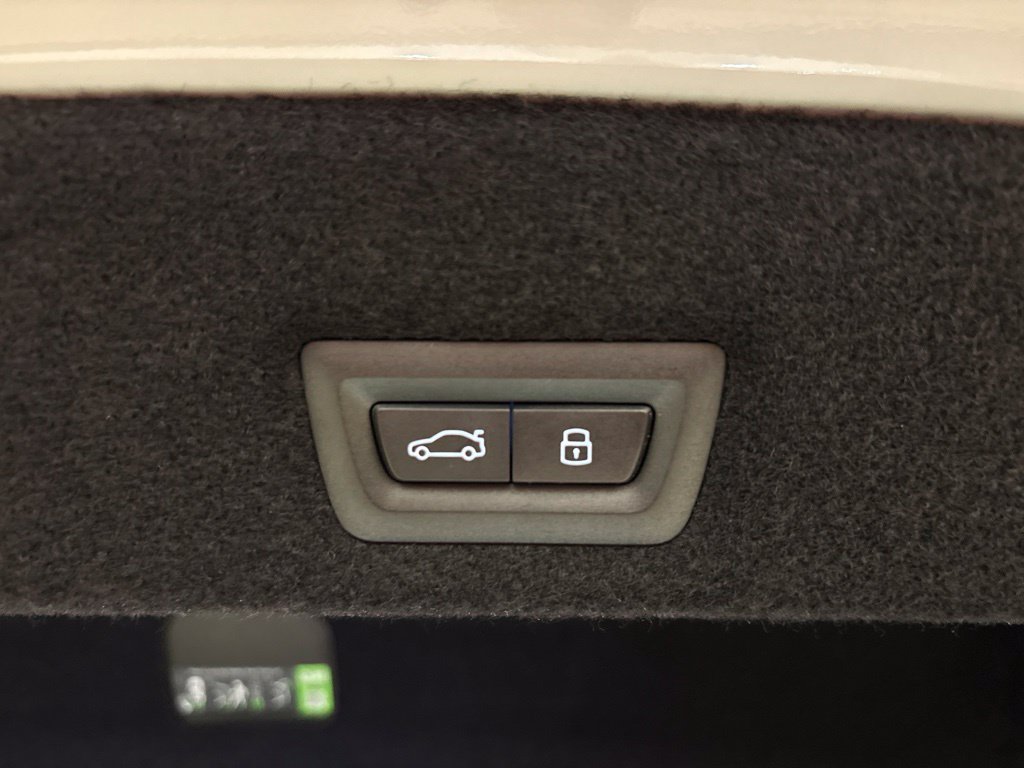 New 2027 BMW 740i RWD image 32