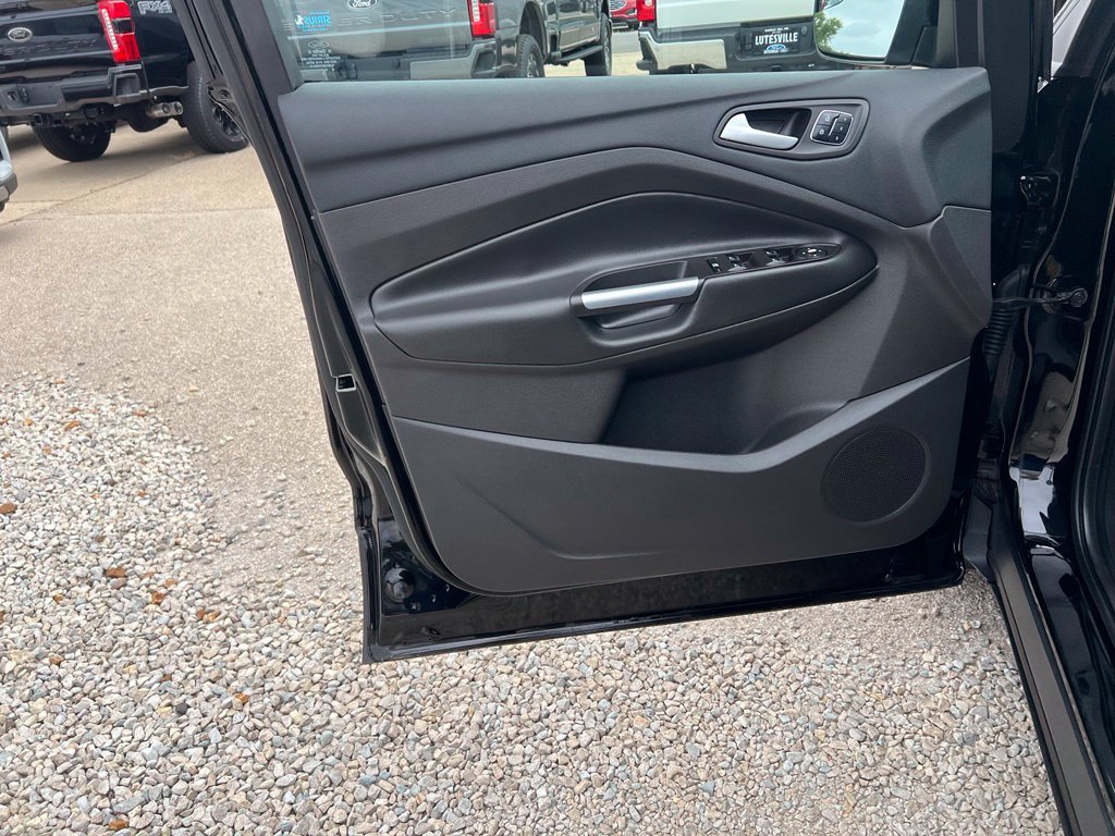 Used 2016 Ford Escape Titanium AWD/4WD image 12