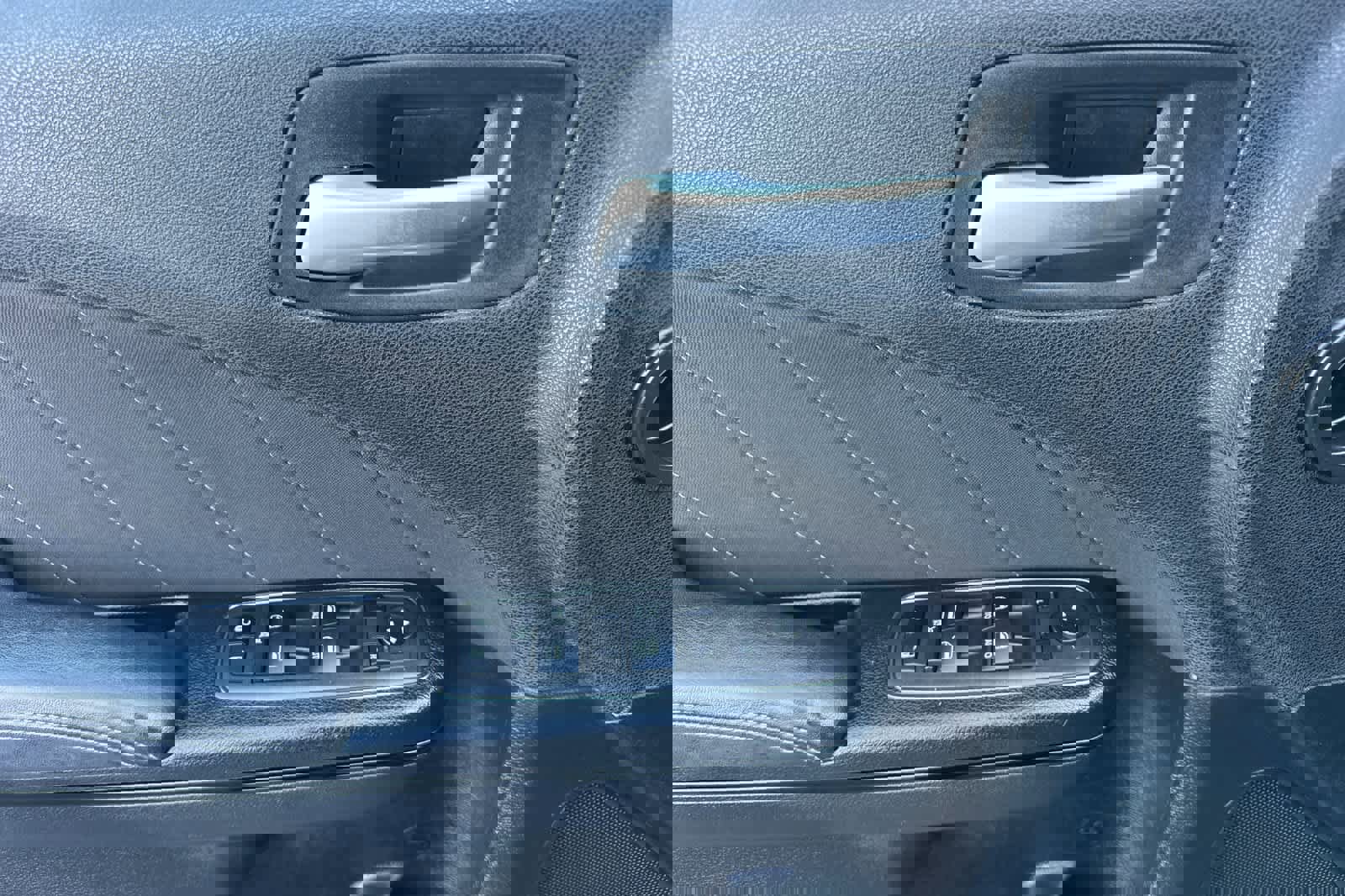 Used 2022 Dodge Charger SXT w/ Blacktop Package image 12