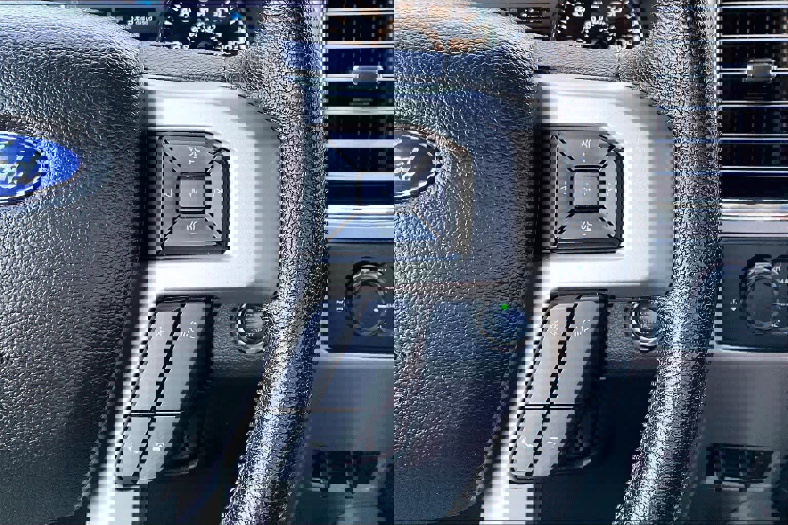 Used 2015 Ford F150 Lariat image 25