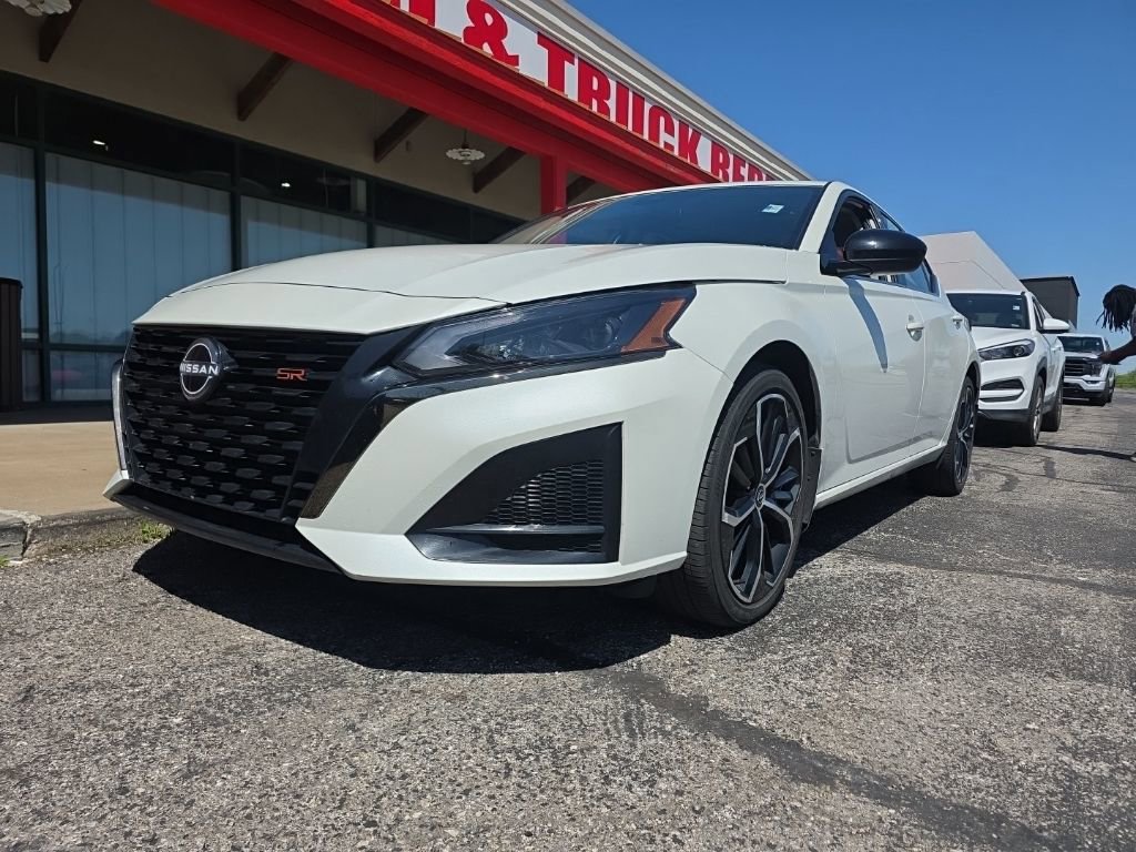 Used 2025 Nissan Altima 2.5 SR image 1