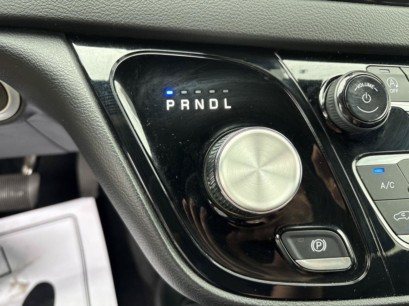 Used 2026 Chrysler Pacifica Select FWD image 24