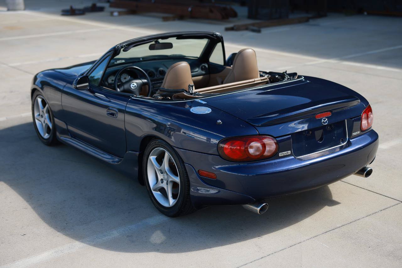 Used 2002 MAZDA MX-5 Miata RWD image 5