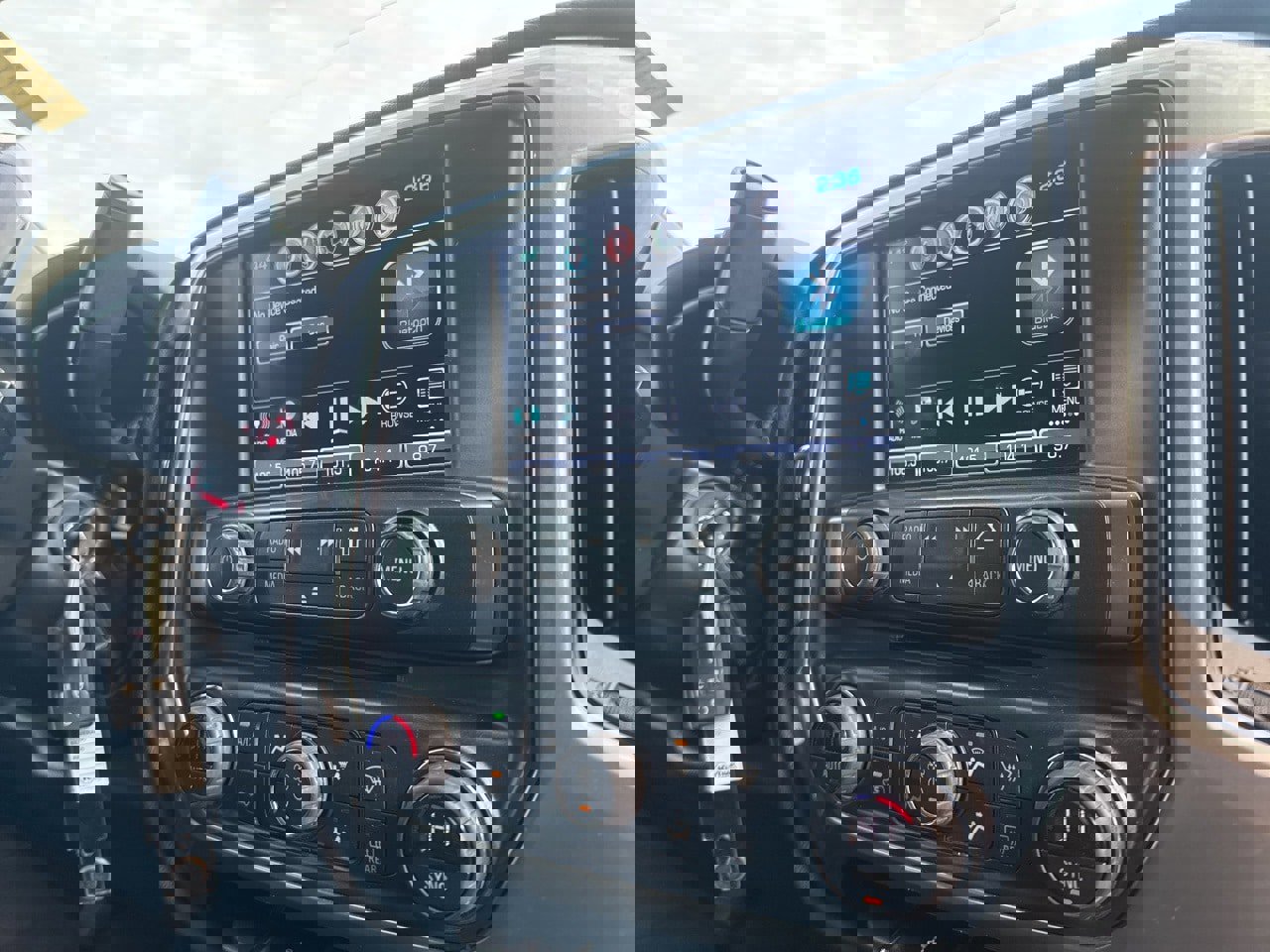 Used 2018 Chevrolet Silverado 1500 LT w/ LT Eassist Package image 14