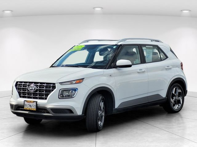 Certified 2025 Hyundai Venue SEL image 8