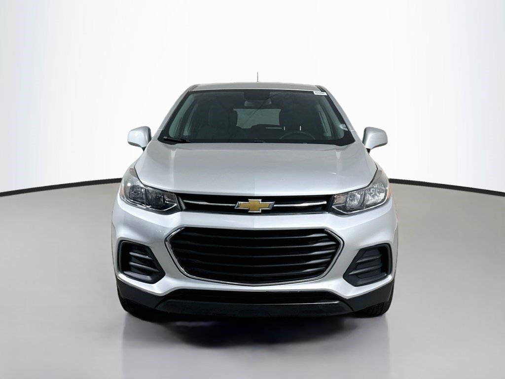 Used 2017 Chevrolet Trax LS FWD image 2