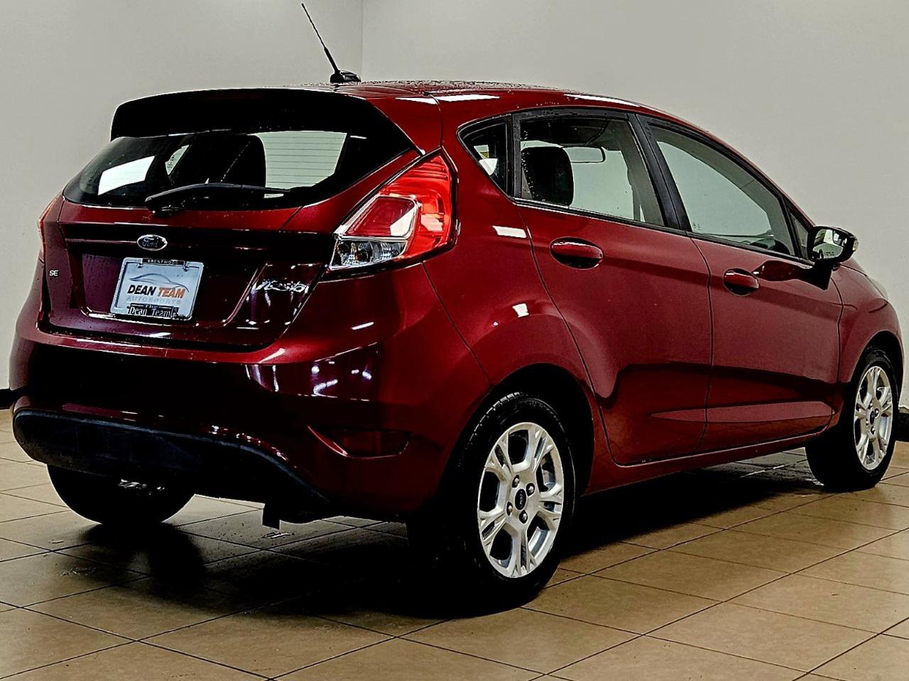 Used 2016 Ford Fiesta SE image 4