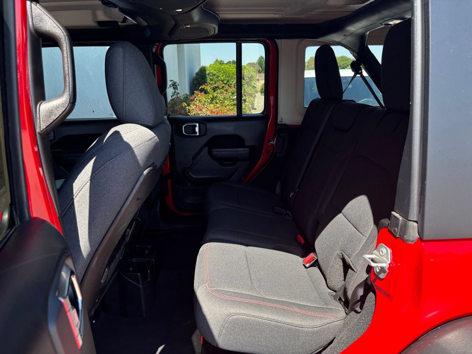 Used 2025 Jeep Wrangler Unlimited Rubicon AWD/4WD image 24