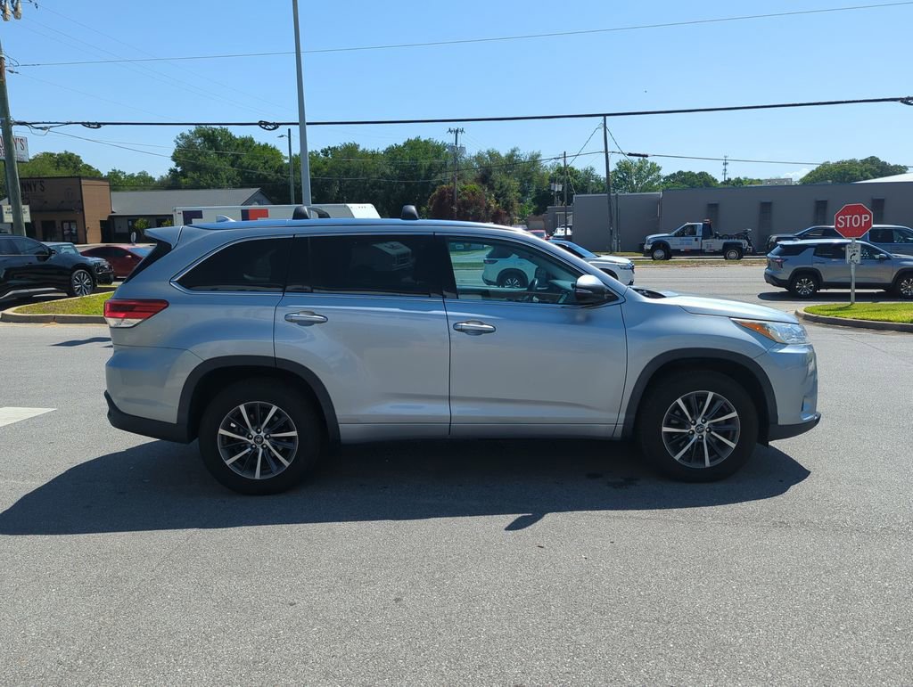 Used 2018 Toyota Highlander XLE FWD image 8