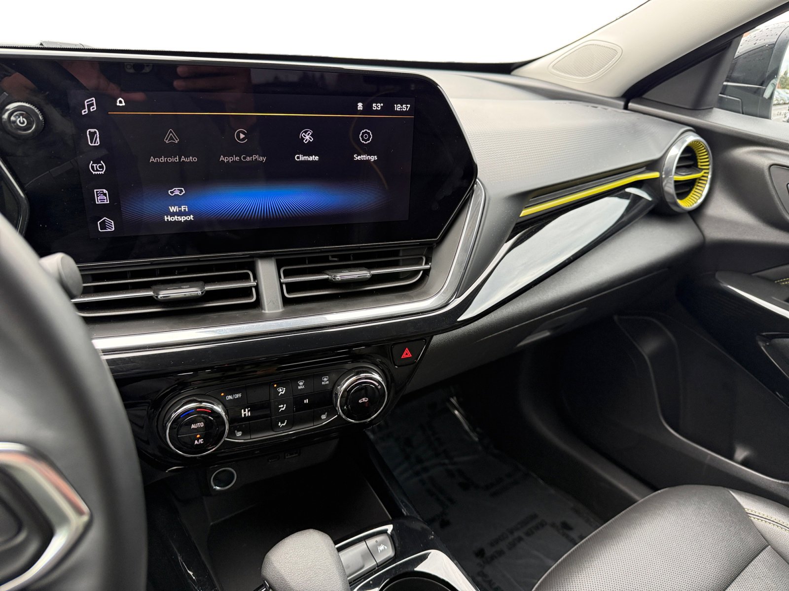 Used 2025 Chevrolet Trax ACTIV image 12