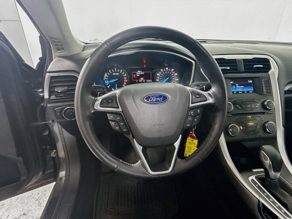 Used 2016 Ford Fusion SE w/ Equipment Group 201A FWD image 11