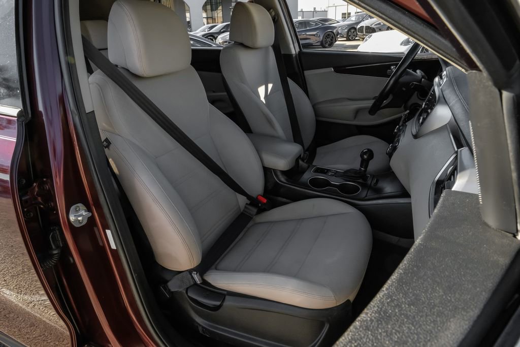 Used 2017 Kia Sorento LX w/ LX Convenience Package image 40