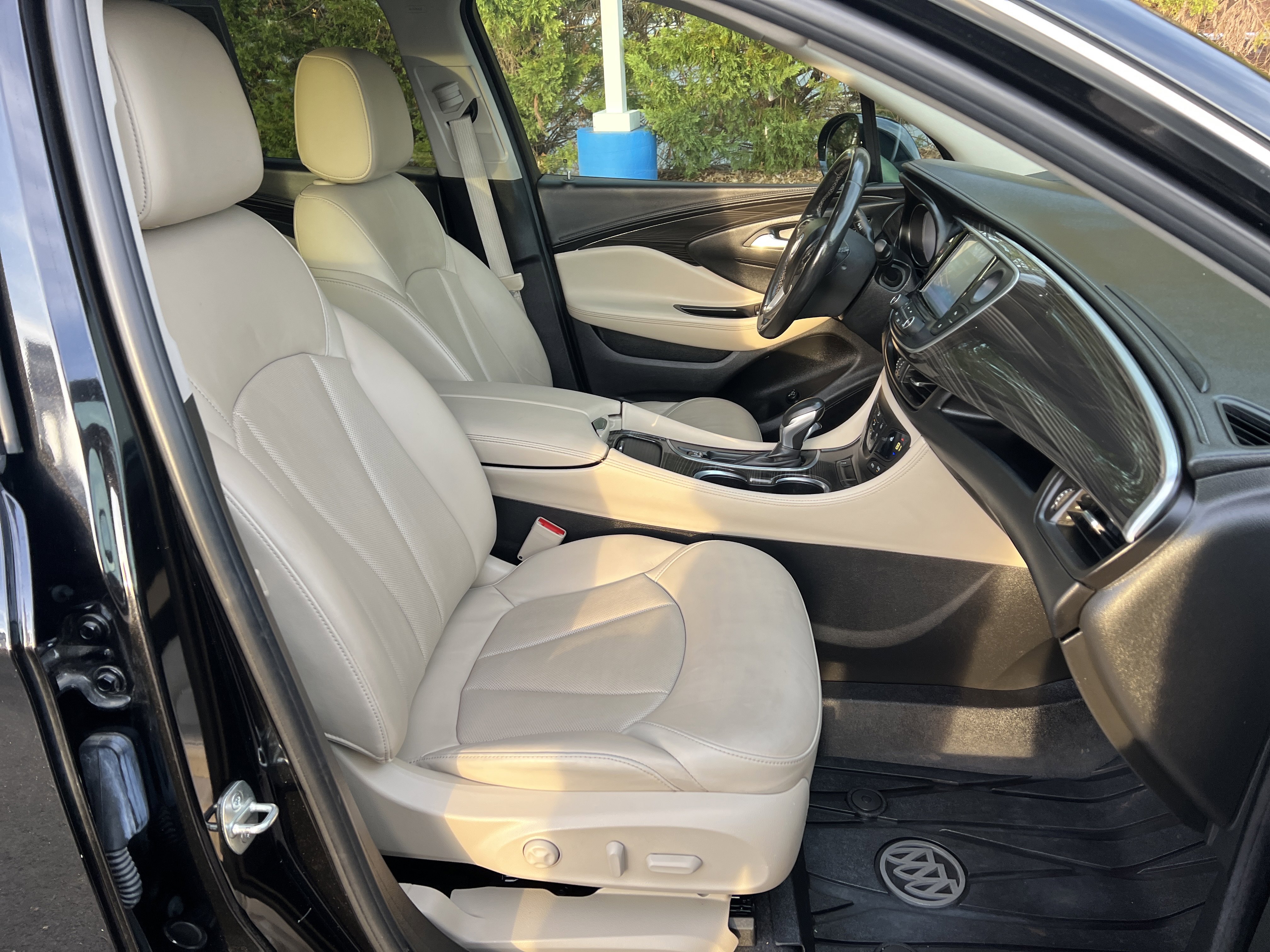 Used 2020 Buick Envision Essence image 32