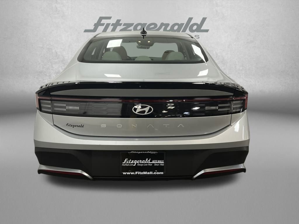 Used 2025 Hyundai Sonata SE image 4