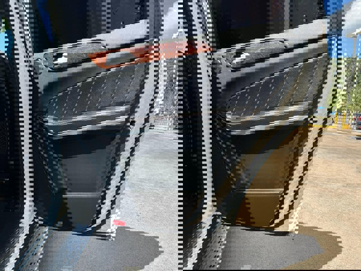 Used 2014 Mercedes-Benz GL 550 4MATIC image 30