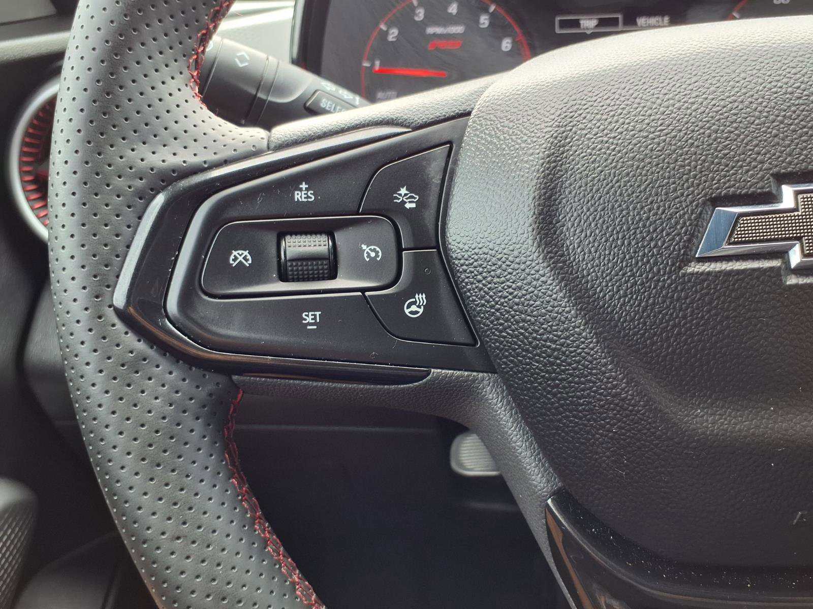 Used 2024 Chevrolet Trax RS w/ Sunroof Package FWD image 15