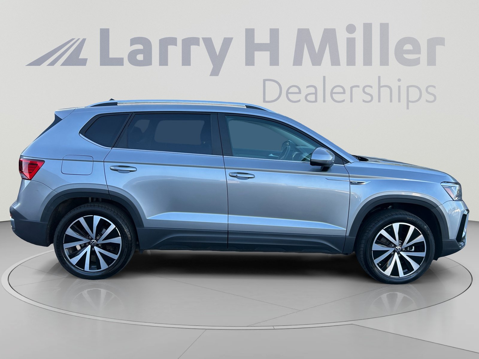 Used 2022 Volkswagen Taos SE FWD image 6