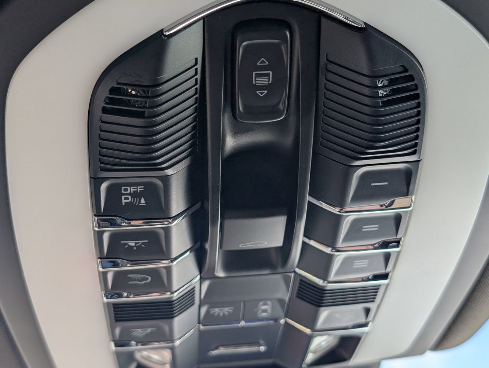 Used 2022 Porsche Macan AWD/4WD image 13
