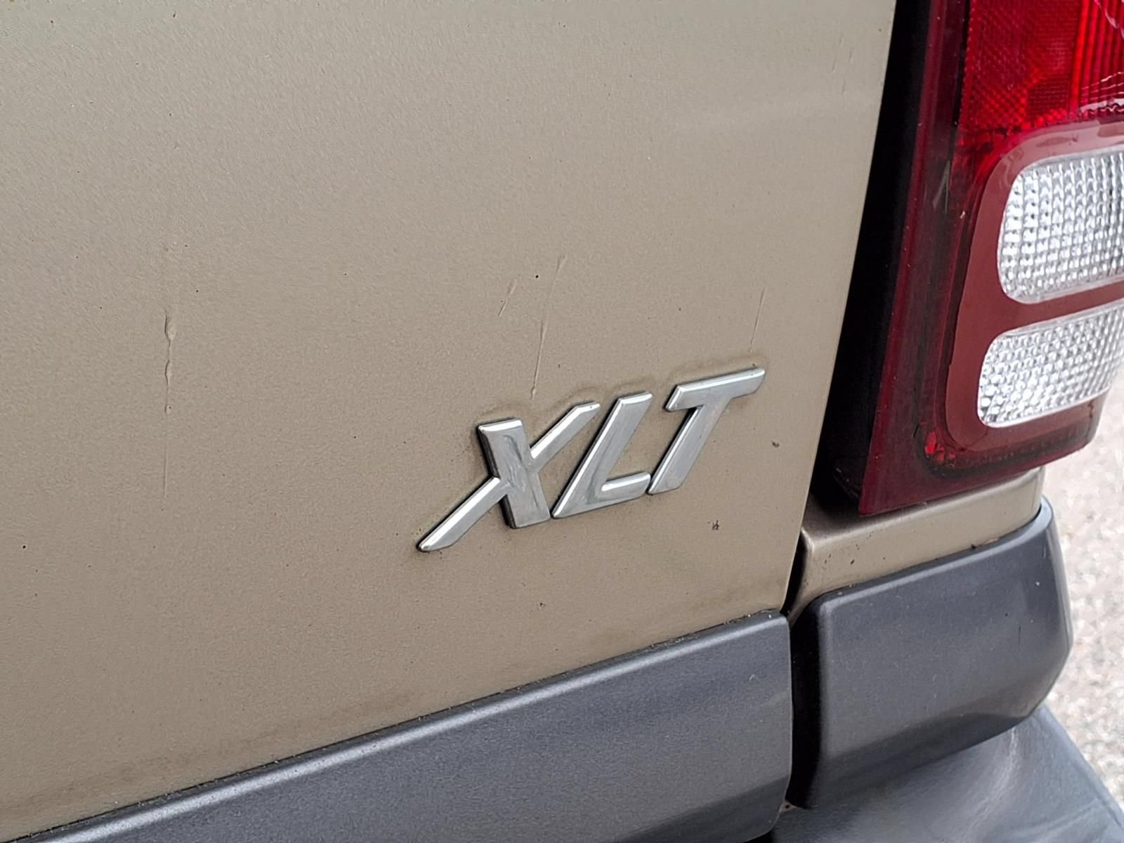 Used 2001 Ford Explorer XLT AWD/4WD image 10
