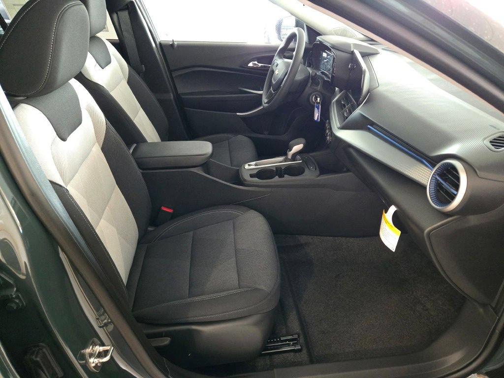 New 2026 Chevrolet Trax LS w/ LS Convenience Package FWD image 5