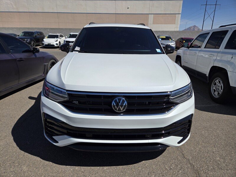 Used 2024 Volkswagen Tiguan SE R-Line FWD image 3