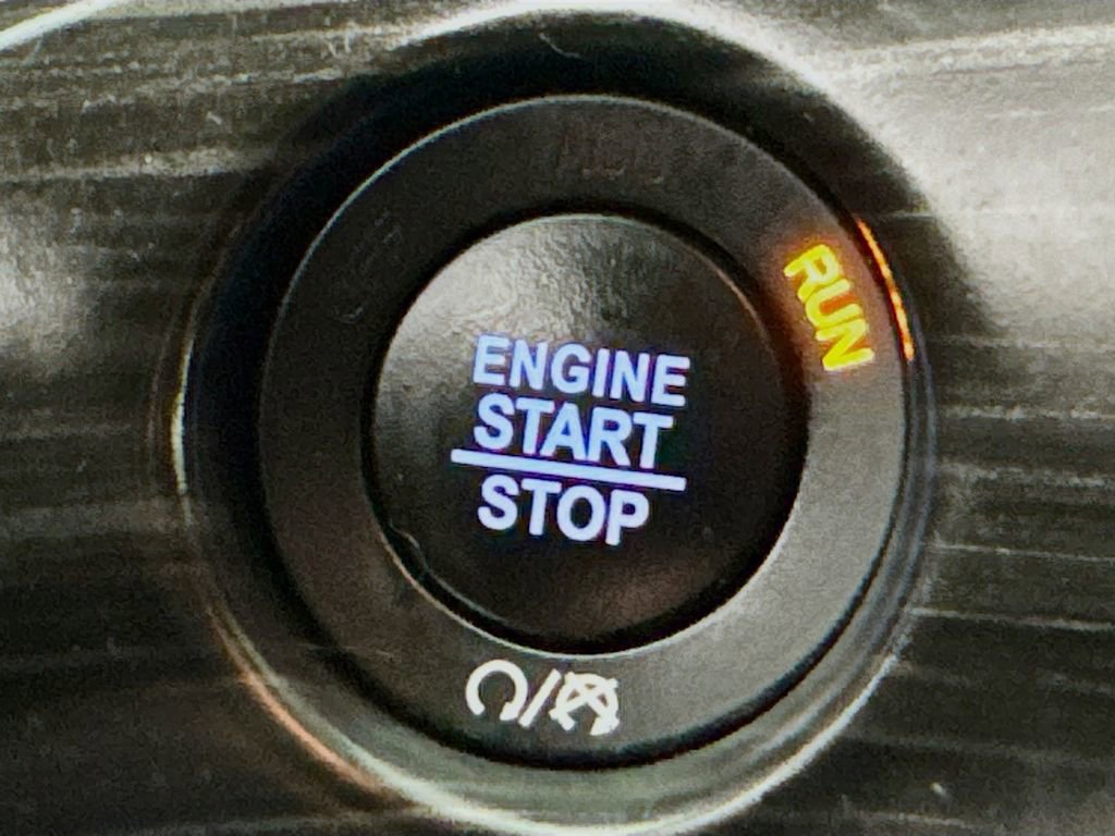 Used 2022 Jeep Grand Cherokee Laredo X image 20