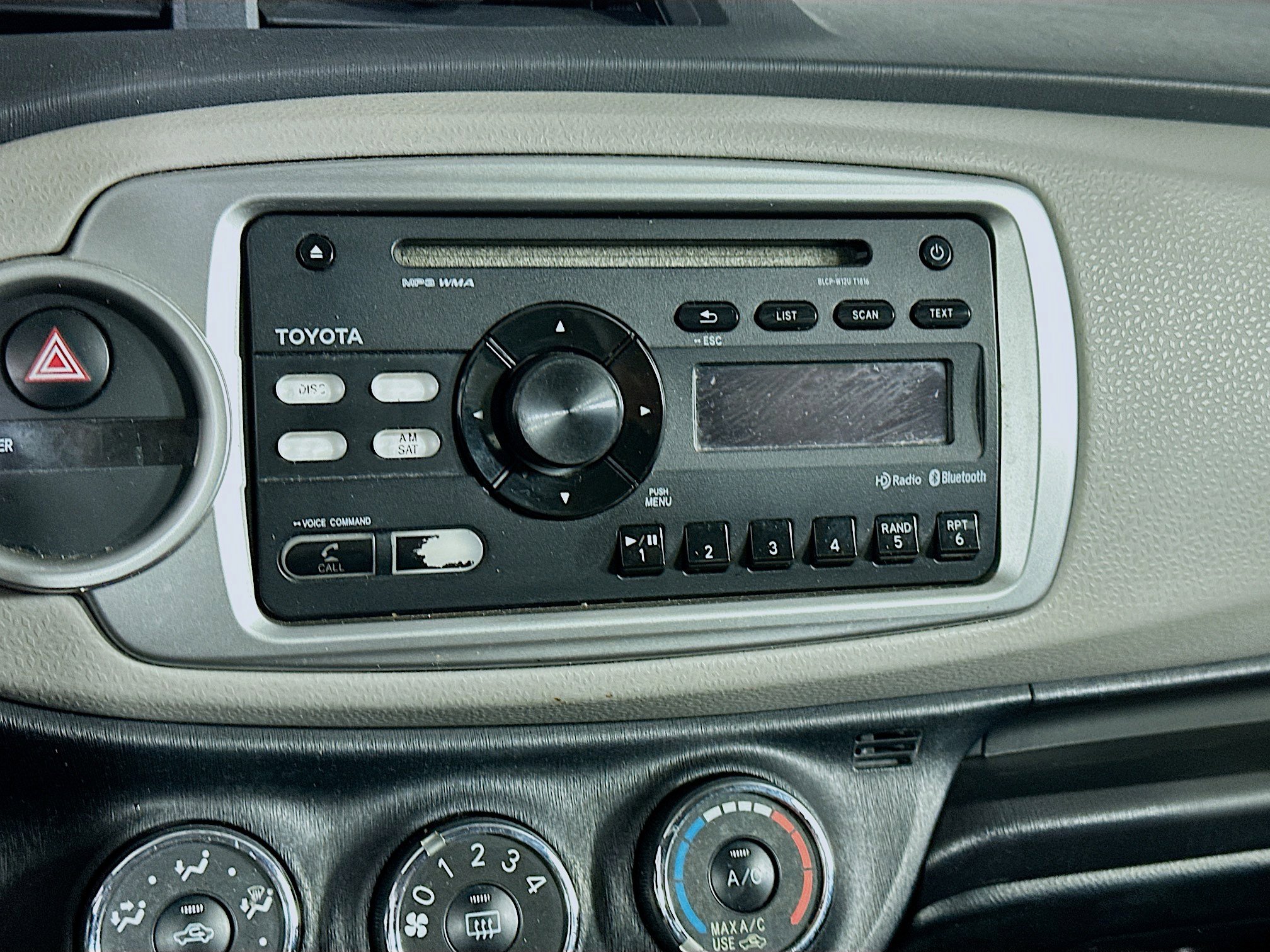 Used 2013 Toyota Yaris LE image 21