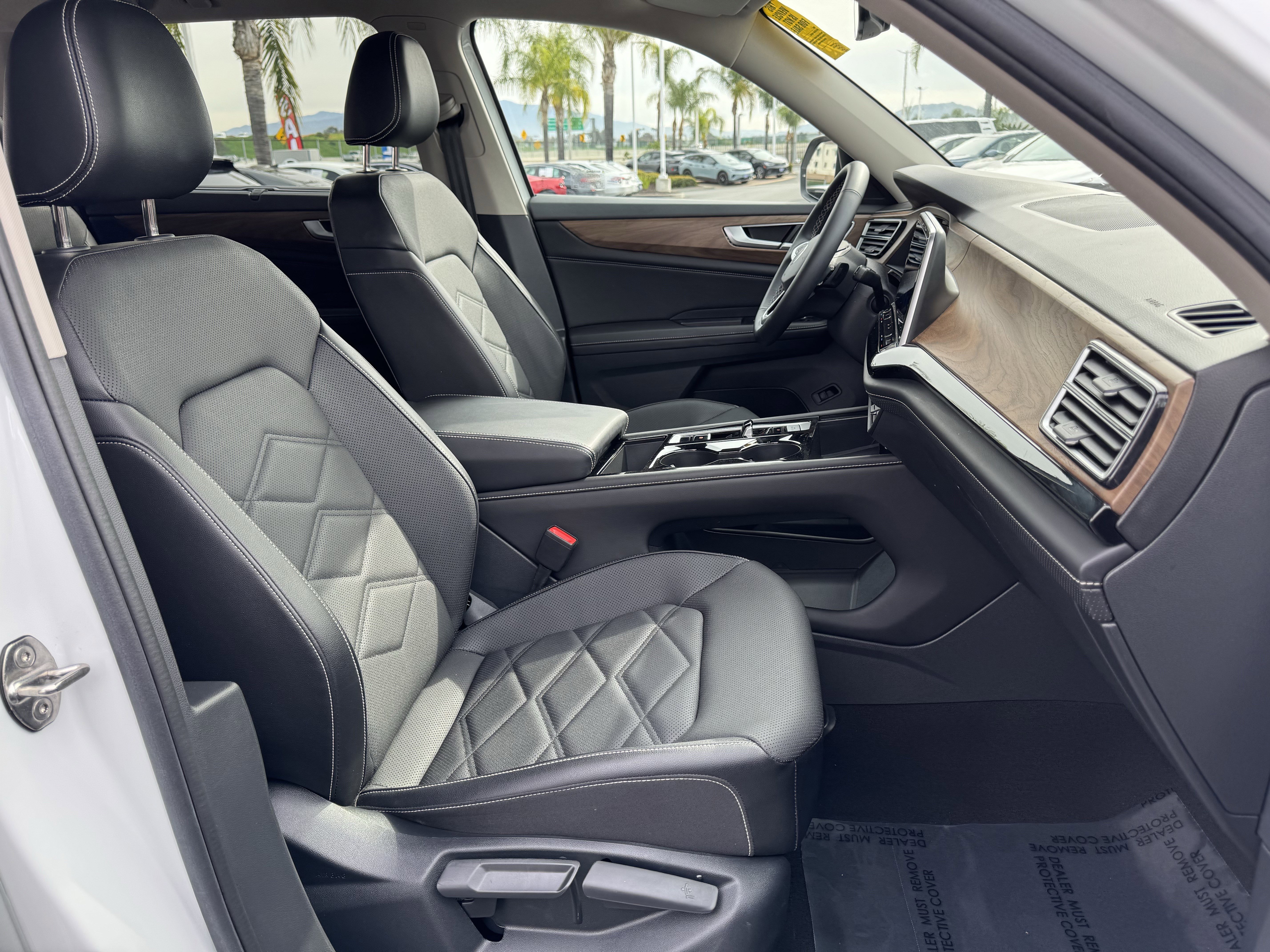 Used 2024 Volkswagen Atlas SE image 37