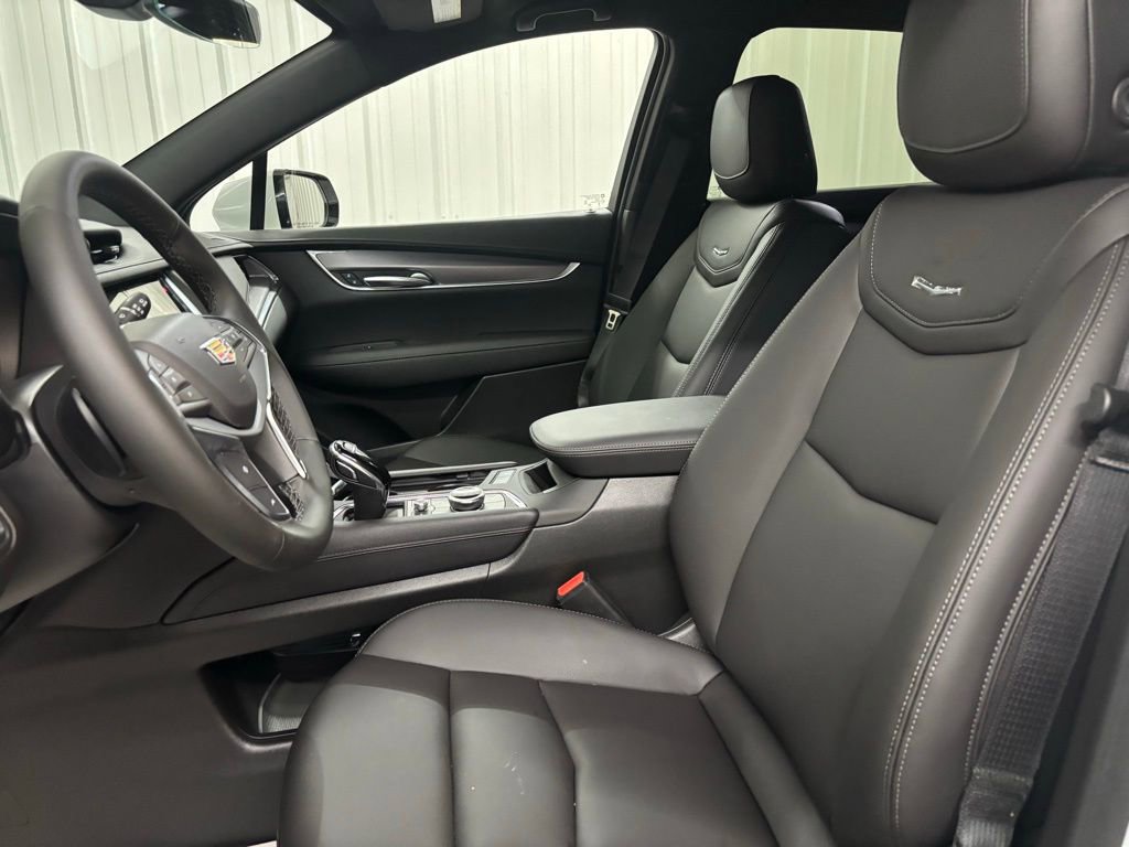 New 2025 Cadillac XT5 Luxury image 5